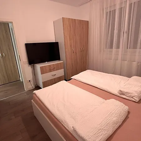 Mirvana Solis Grande