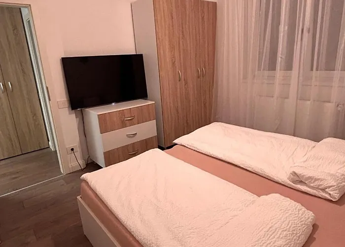 Mirvana Solis Grande